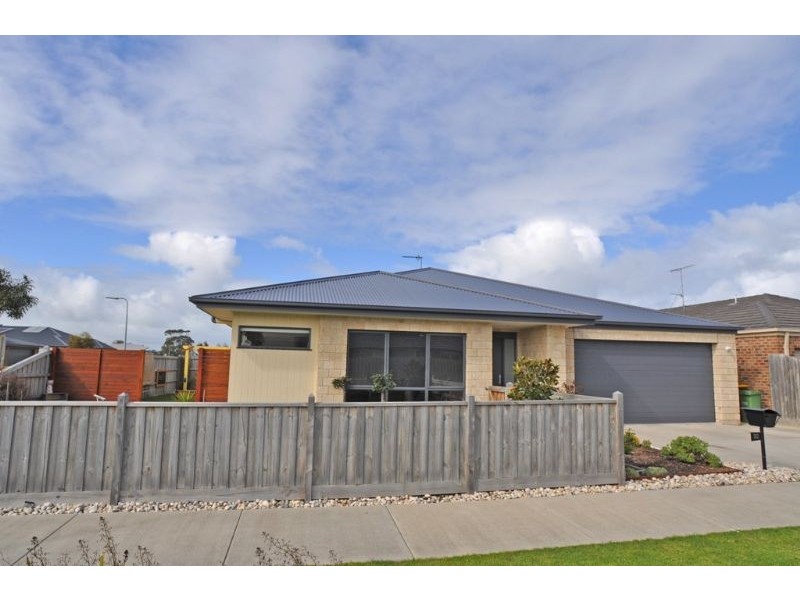 22 Heather Grove, Inverloch VIC 3996