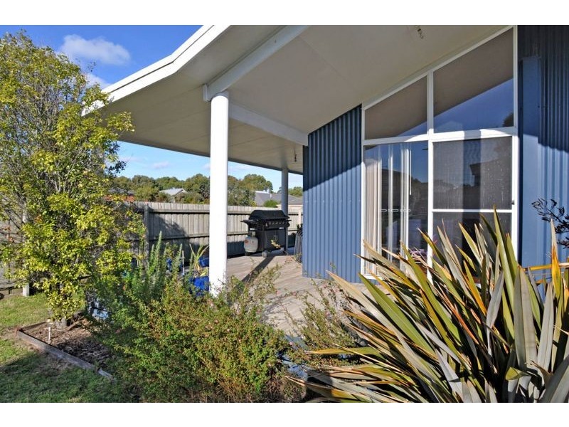4 Cook Close, Inverloch VIC 3996