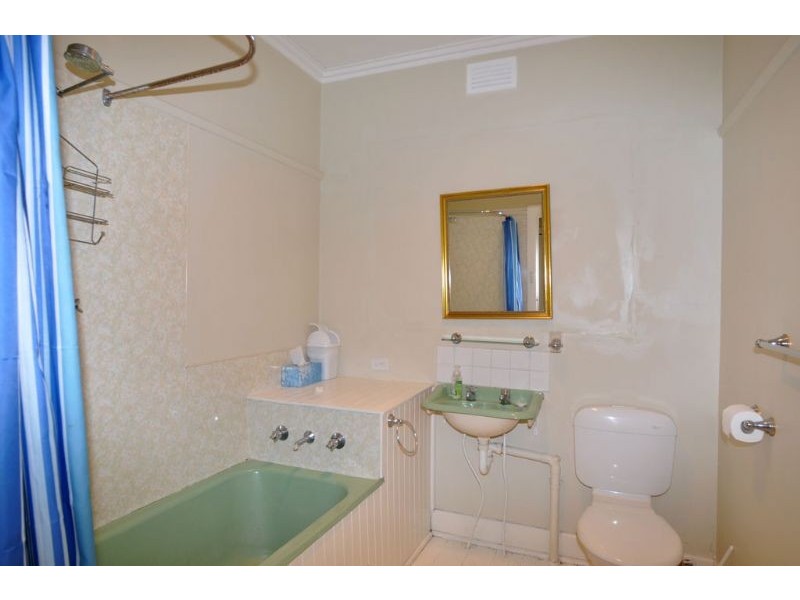 38 Bayview Avenue, Inverloch VIC 3996