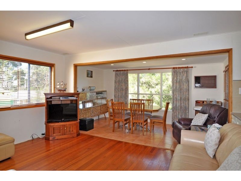 42 Beilby Ave, Inverloch VIC 3996