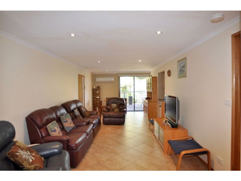 42 Beilby Ave, Inverloch VIC 3996