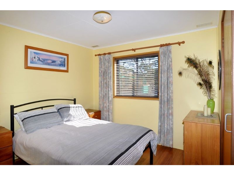 42 Beilby Ave, Inverloch VIC 3996