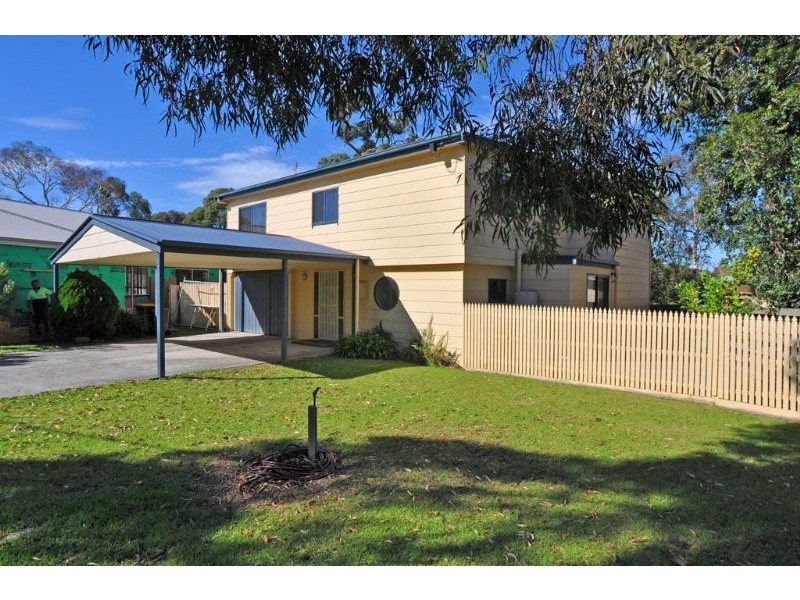 42 Beilby Ave, Inverloch VIC 3996