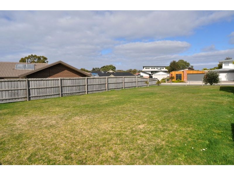 1a Banksia Place, Inverloch VIC 3996
