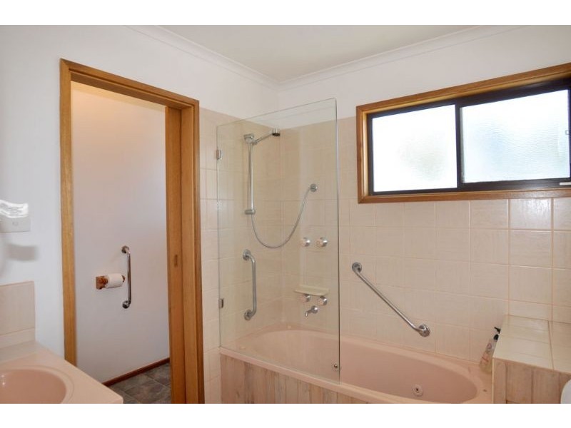 64 Seaview Drive, Walkerville VIC 3956