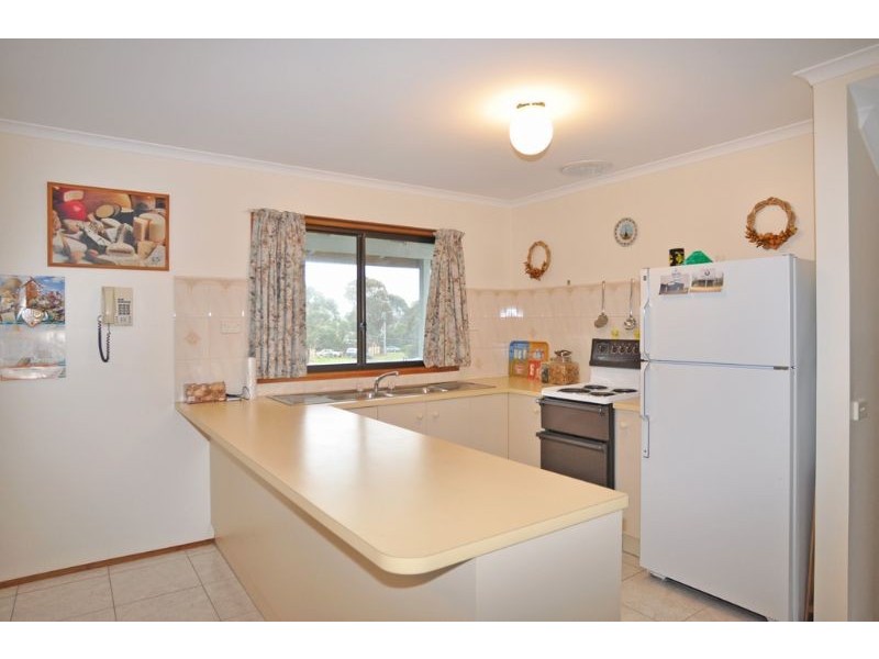 65 Sandy Mount Avenue, Inverloch VIC 3996