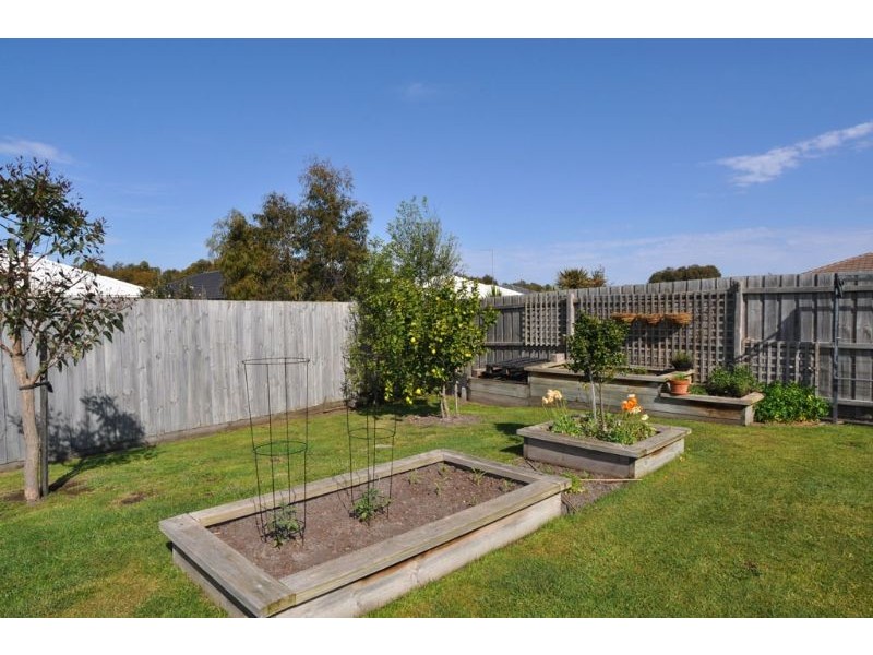22 Surrey Place, Inverloch VIC 3996
