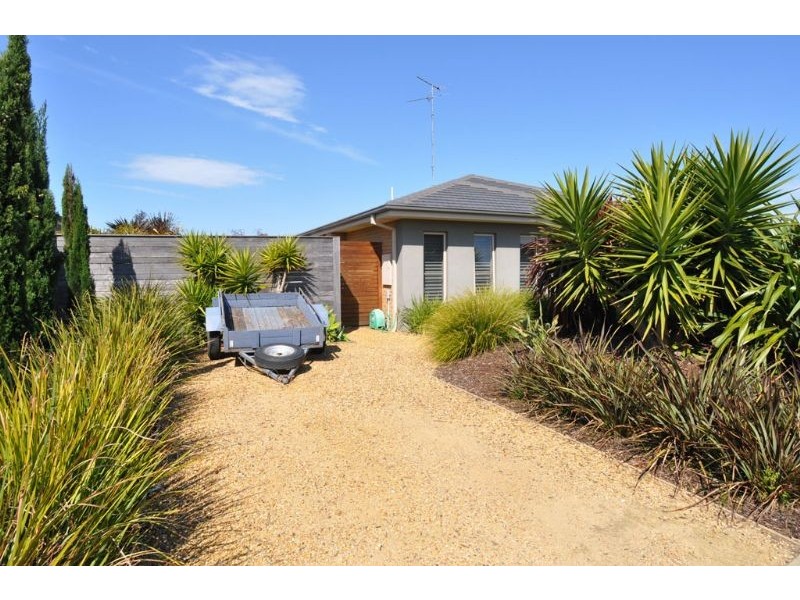 22 Surrey Place, Inverloch VIC 3996