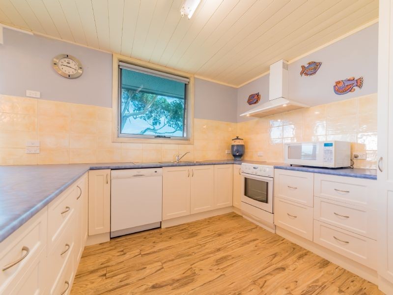 4 Anderson Avenue, Inverloch VIC 3996