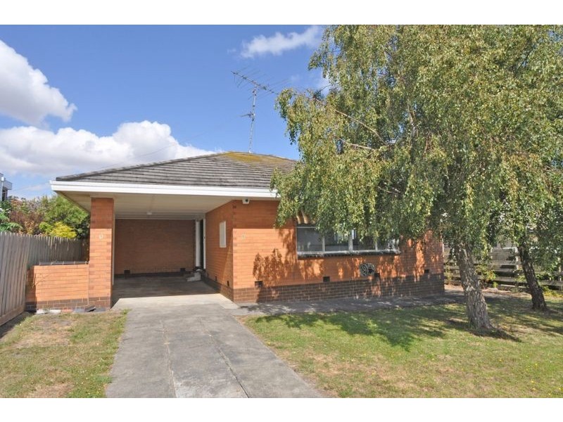 1 Garden Crescent, Inverloch VIC 3996