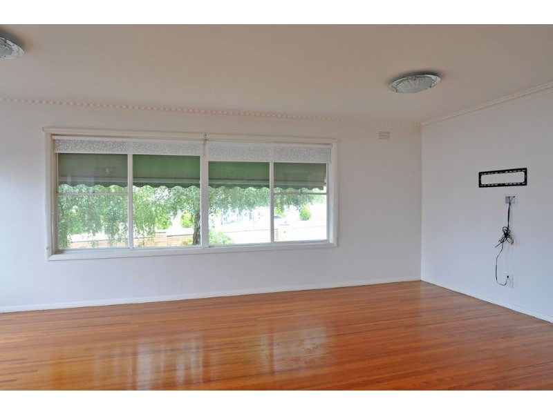 1 Garden Crescent, Inverloch VIC 3996