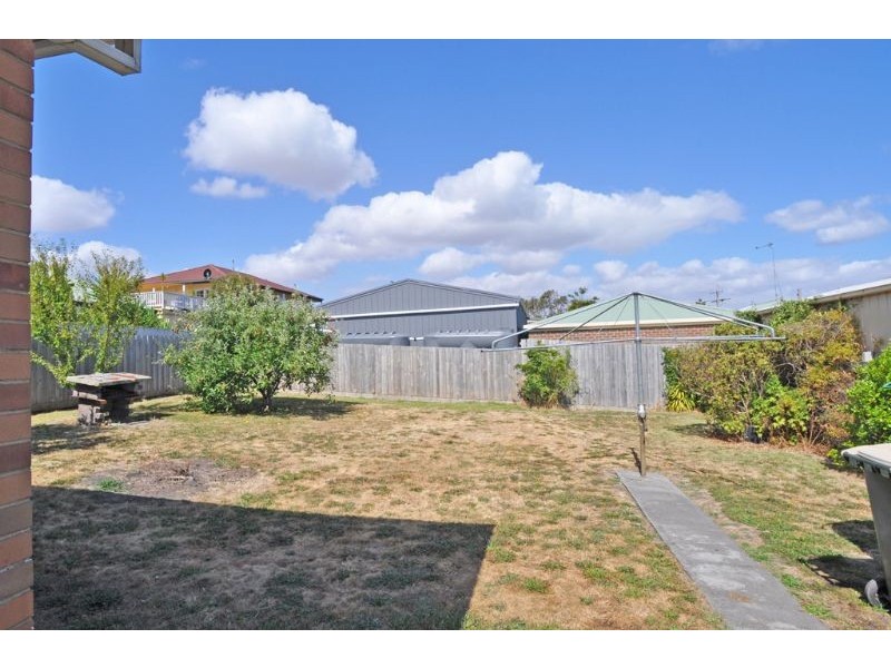 1 Garden Crescent, Inverloch VIC 3996