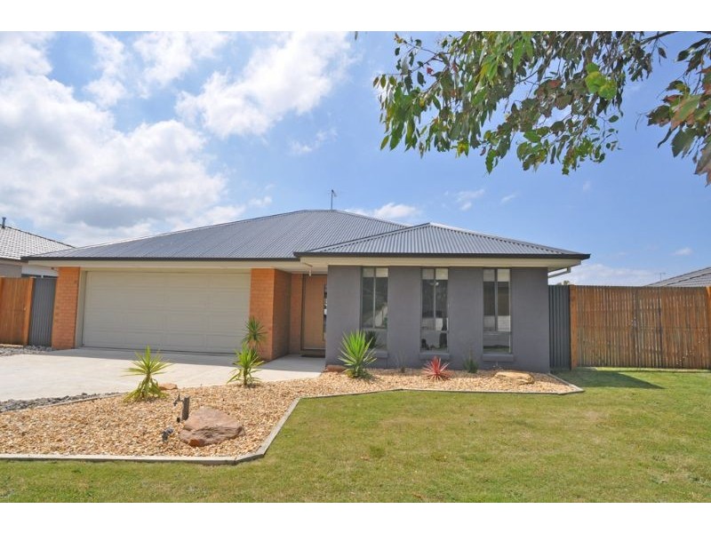 28 Surrey Place, Inverloch VIC 3996
