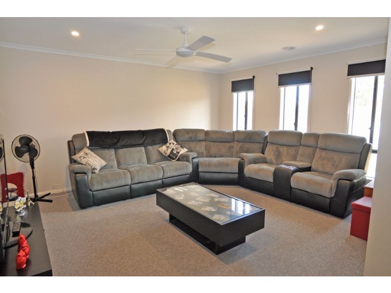 28 Surrey Place, Inverloch VIC 3996