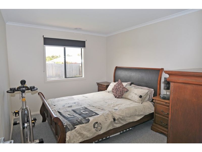 28 Surrey Place, Inverloch VIC 3996