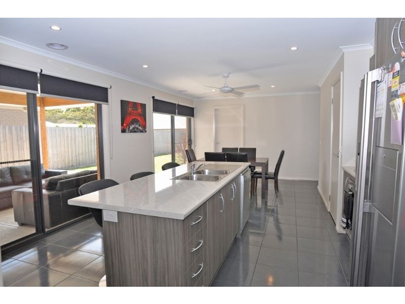 28 Surrey Place, Inverloch VIC 3996