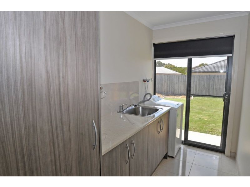 28 Surrey Place, Inverloch VIC 3996