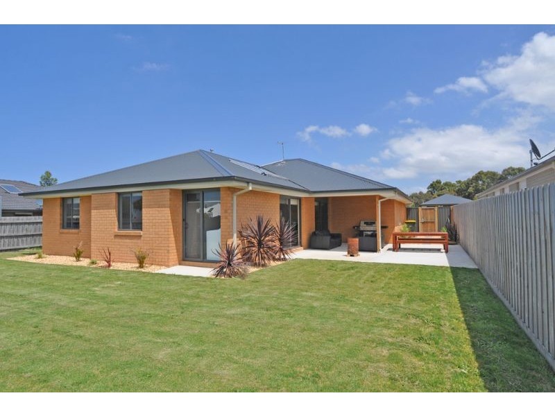 28 Surrey Place, Inverloch VIC 3996