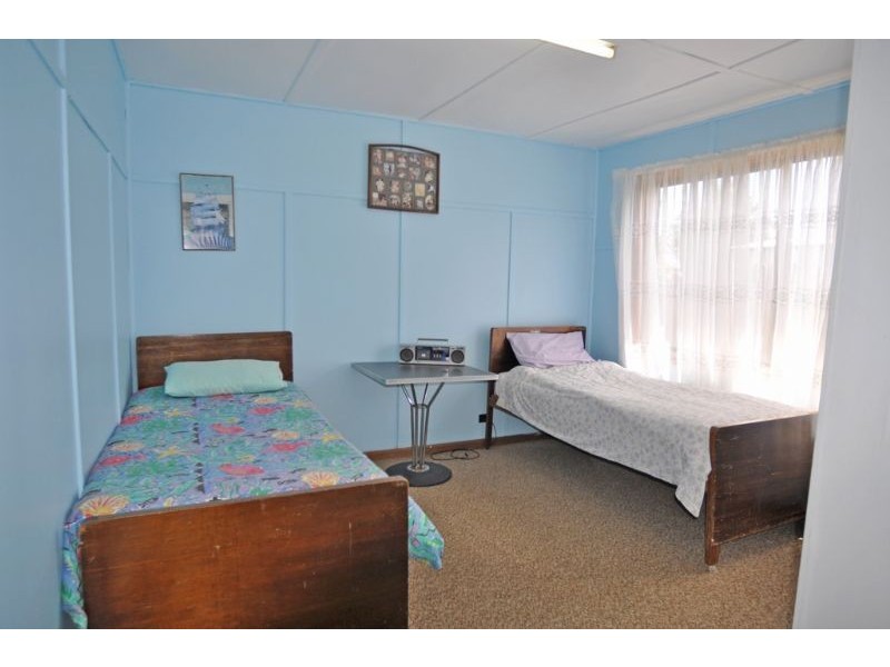 4 BRUCE STREET, Inverloch VIC 3996