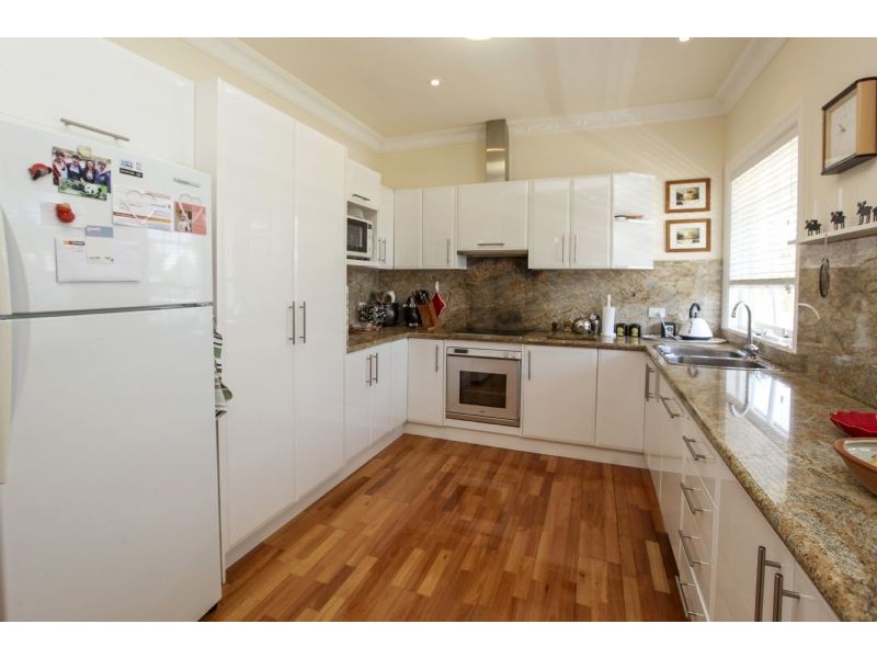 24a Bayview Avenue, Inverloch VIC 3996