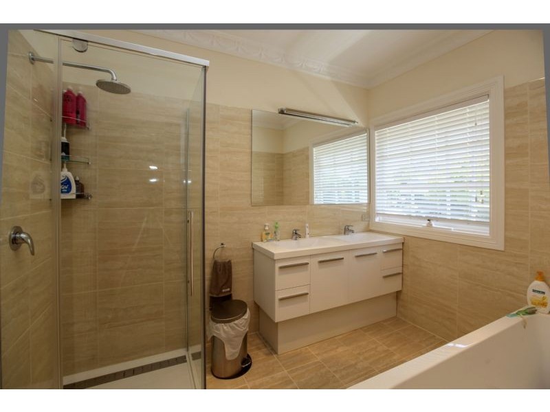 24a Bayview Avenue, Inverloch VIC 3996