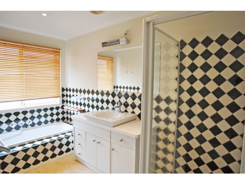 18 WOODLAND HEATH DRIVE, Inverloch VIC 3996