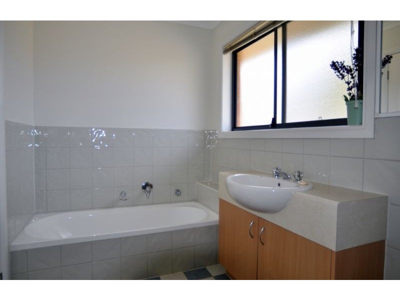 1/99 Cashin Street, Inverloch VIC 3996