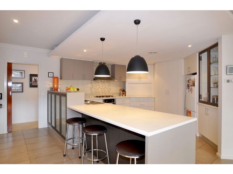 10 Surrey Place, Inverloch VIC 3996