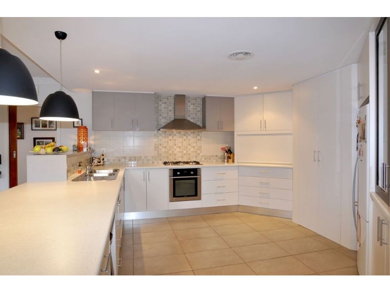 10 Surrey Place, Inverloch VIC 3996