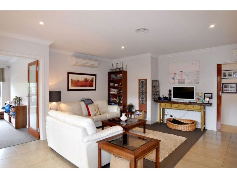 10 Surrey Place, Inverloch VIC 3996