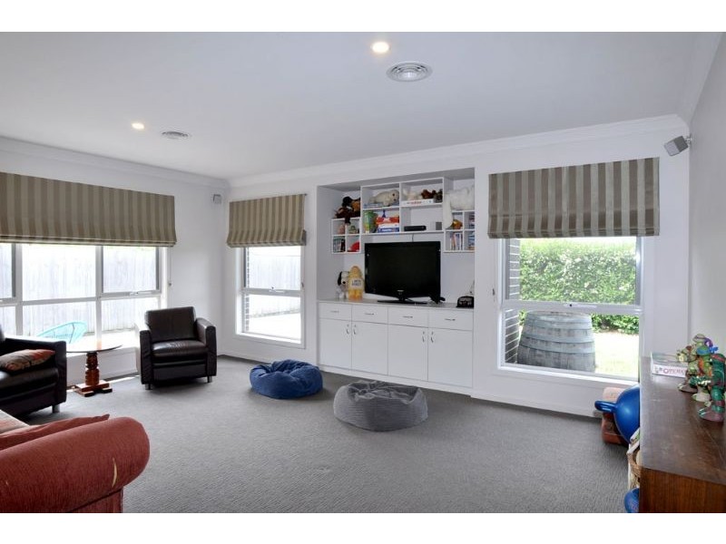 10 Surrey Place, Inverloch VIC 3996