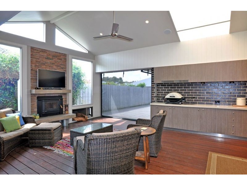 10 Surrey Place, Inverloch VIC 3996