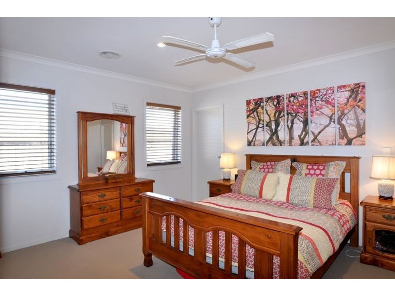 10 Surrey Place, Inverloch VIC 3996