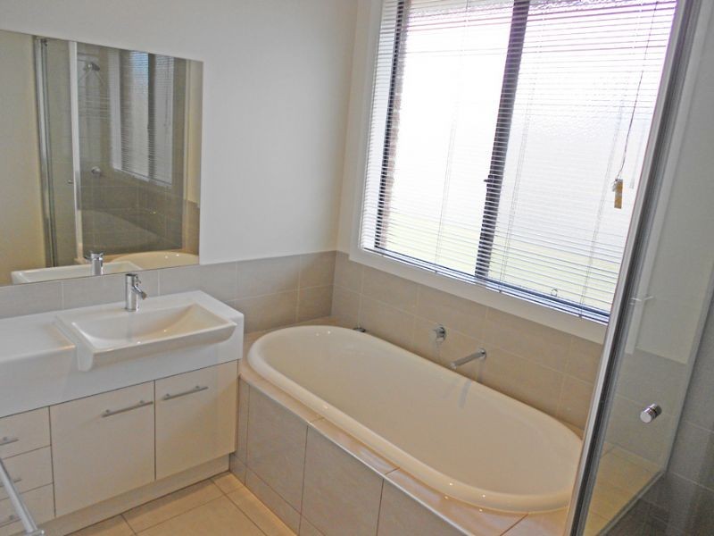 11 QUEENSCLIFF DRIVE, Inverloch VIC 3996