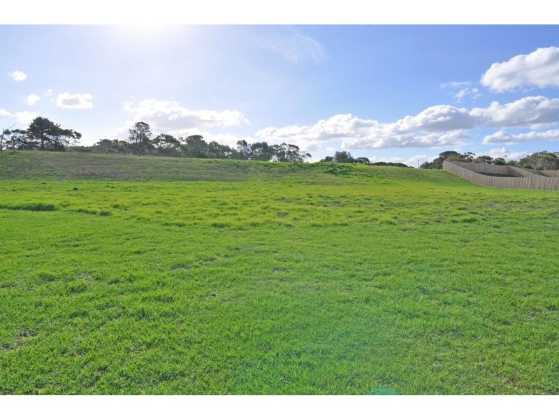 10 OVATA PLACE, Inverloch VIC 3996