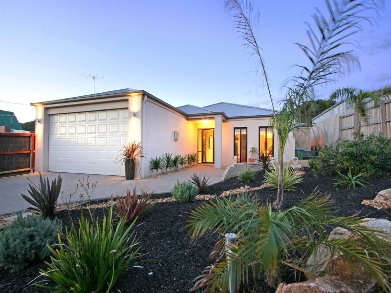 18 Avon Road, Rye VIC 3941