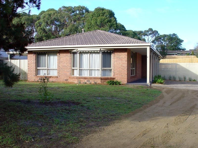 17 Cook Avenue, Rosebud VIC 3939