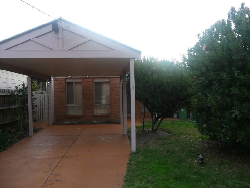 124 Sixth Avenue, Rosebud VIC 3939