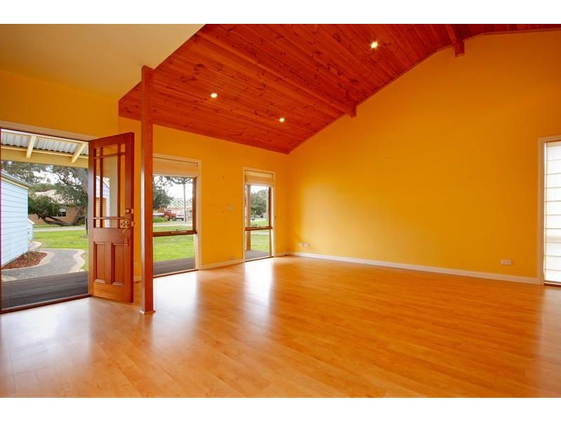 8 Potton Avenue, Rosebud VIC 3939