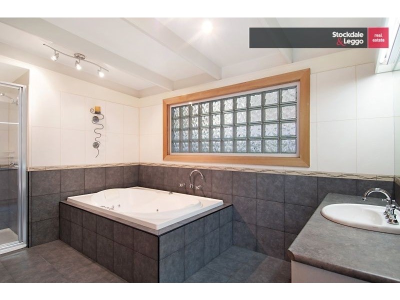 16 Peter Street, Rye VIC 3941