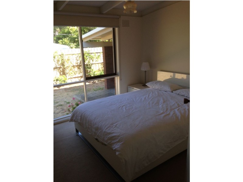 5 Winifred Grove, Blairgowrie VIC 3942