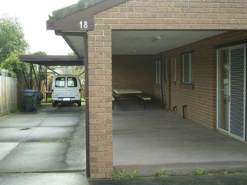 18 Deighton Drive, Rosebud VIC 3939