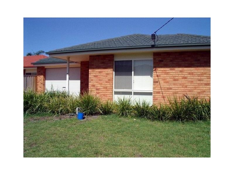 8 ADAMS AVENUE, Rosebud VIC 3939