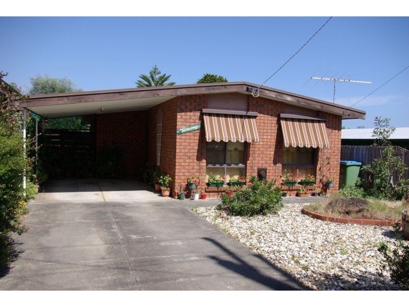 176 Eighth Avenue, Rosebud VIC 3939