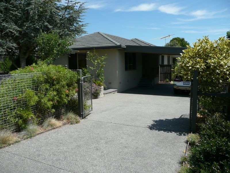 20 First Avenue, Rosebud VIC 3939