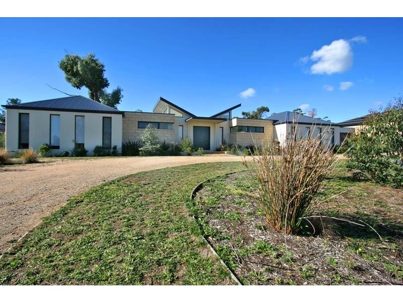 2 Manna Gum Court, Rosebud VIC 3939