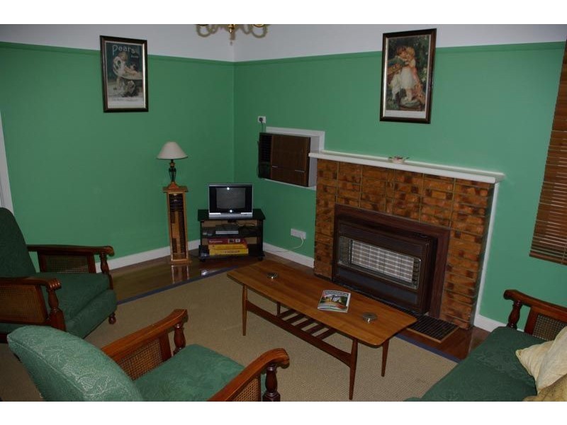 77 Sixth Avenue, Rosebud VIC 3939