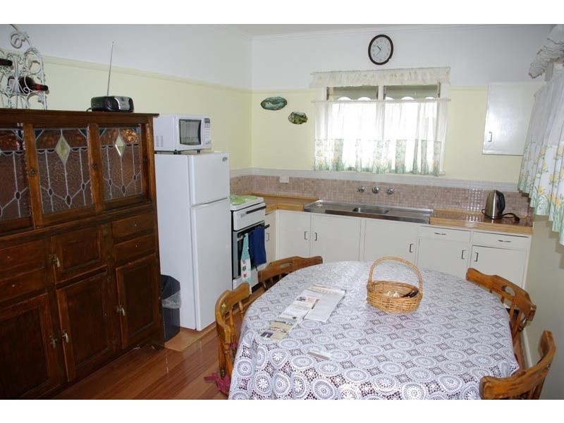 77 Sixth Avenue, Rosebud VIC 3939