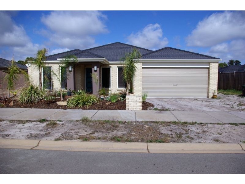 16 Parkedge Circuit, Rosebud VIC 3939