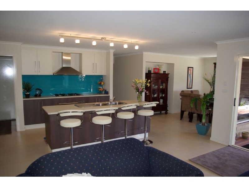 16 Parkedge Circuit, Rosebud VIC 3939